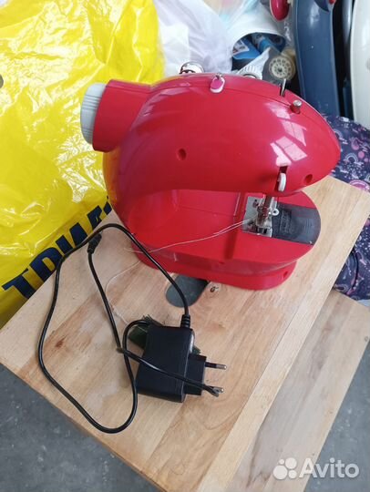 Швейная машина 