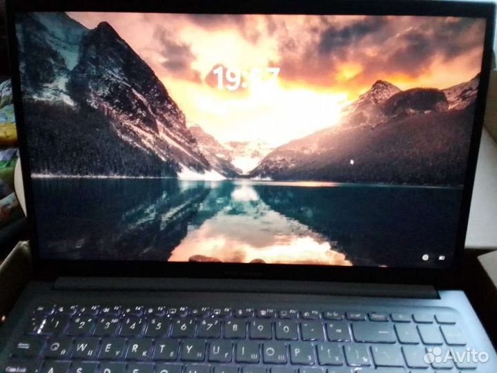 Родаётся ноутбук asus Vivobook