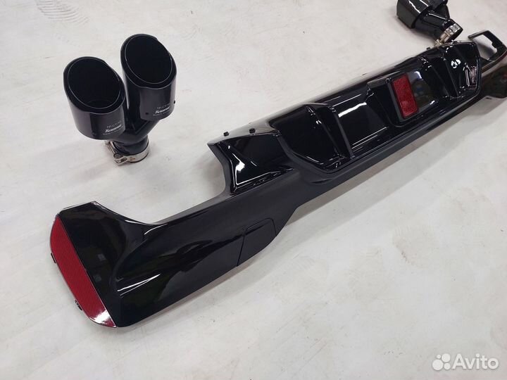Диффузор M5 LED насадки G30 Akrapovic