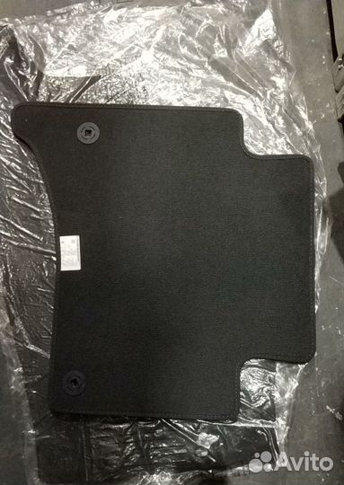 Коврик задний правый VW touareg 7L6862478pqrk