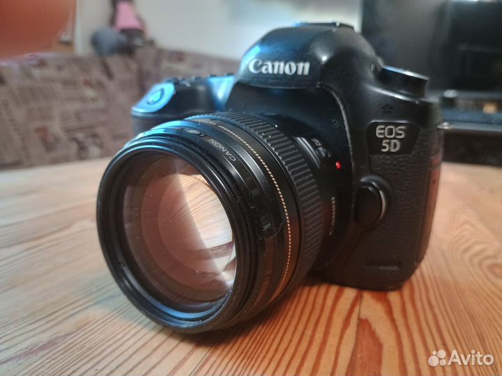 Зеркальный фотоаппарат Canon 5D mark iii