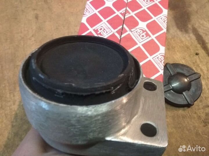 Опора двигателя правая на Форд фокус 1 1.8-2.0