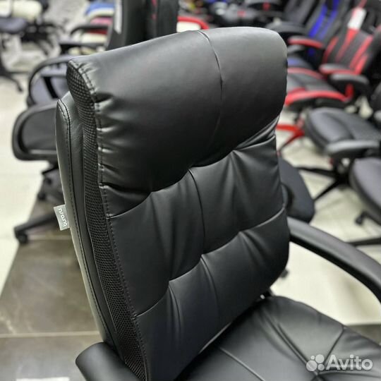 Офисное компьютерное кресло CH-824