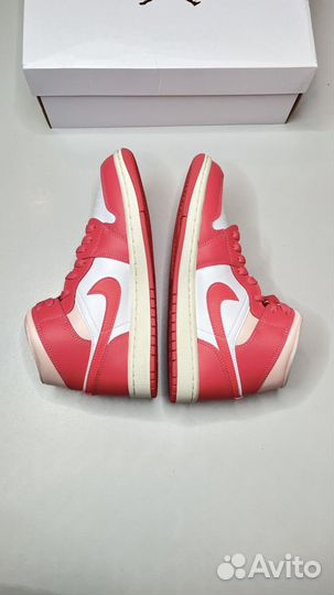 Кроссовки Jordan 1 Mid “Strawberries & Cream”