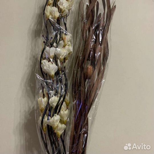 Высокие искусственные цветы