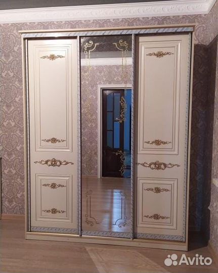 Шкаф