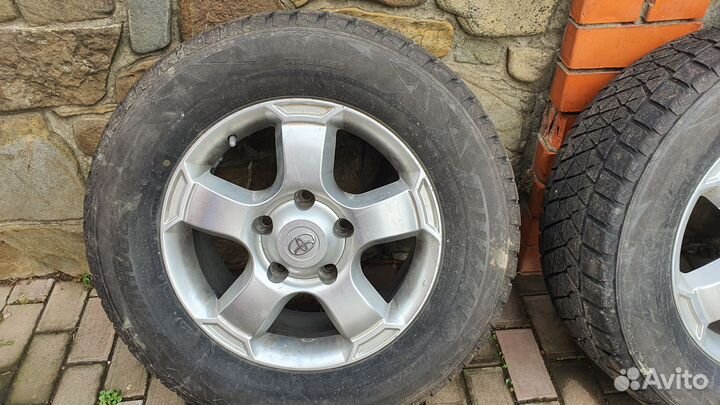 Bridgestone Blizzak DM-V2 285/60 R18