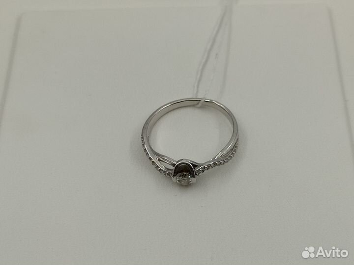 Кольцо с природным камнем Золото