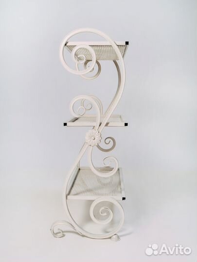 Кованая этажерка 