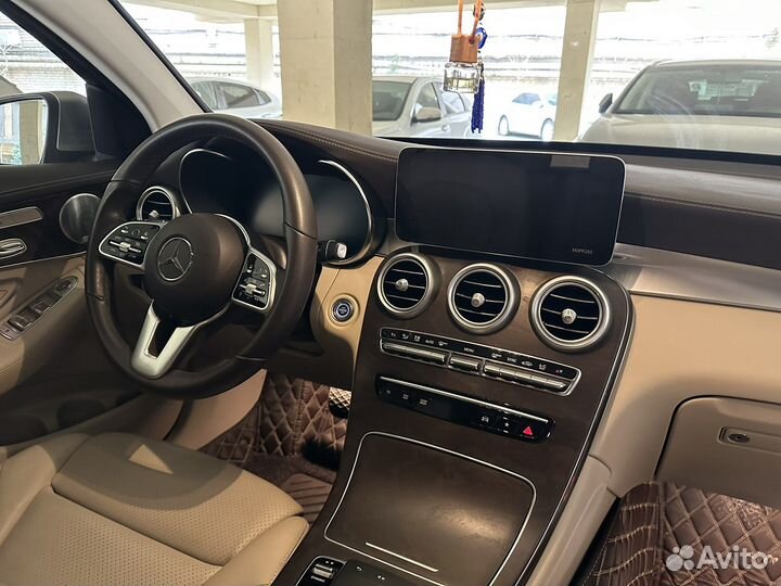 Салон от Mercedes Benz GLC 300 Sport Plus