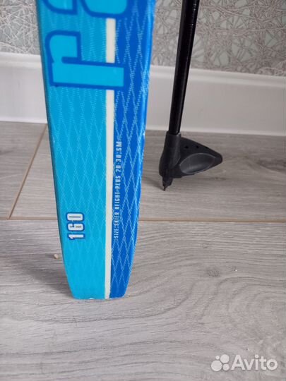 Беговые лыжис палками в защитном чехле