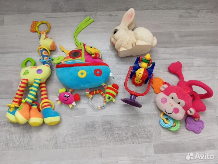 Игрушки для малышей до года