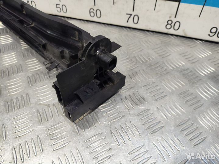 Б/У Кронштейн радиатора правый Mercedes#001