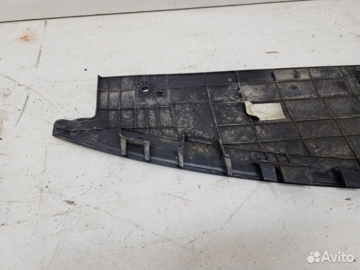 Накладка замка капота Kia Rio 4 2017