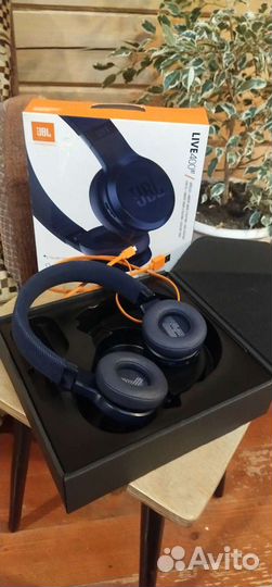 Беспроводные наушники jbl