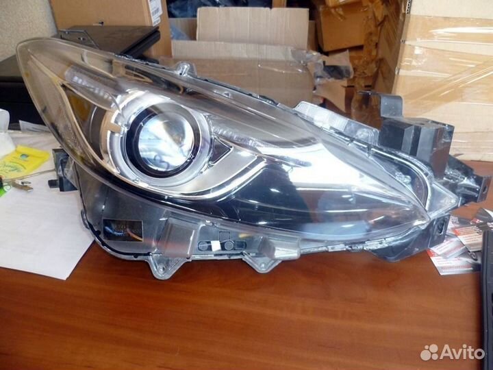 Фара передняя правая Мазда 3 BM 2013