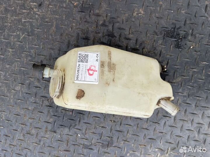 Бачок гидроусилителя на Mercedes-Benz E (W210)