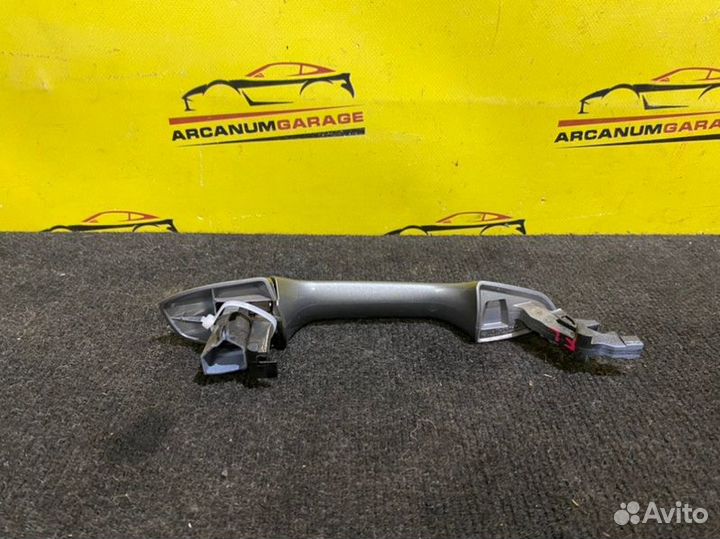 Ручка двери передняя левая Mercedes 204 W204