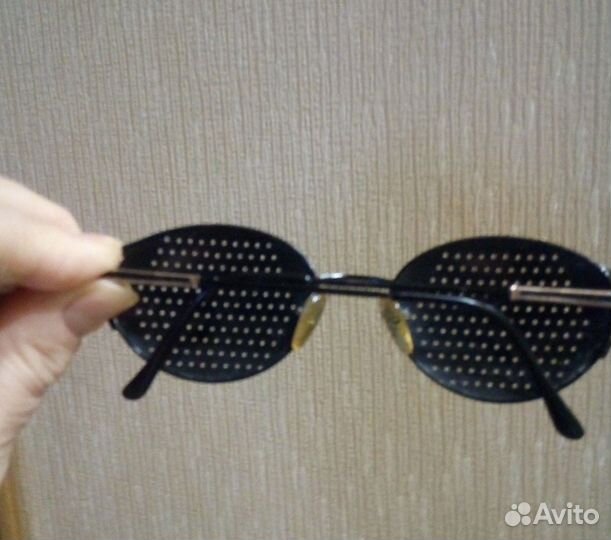 Перфорационные очки - тренажеры для глаз