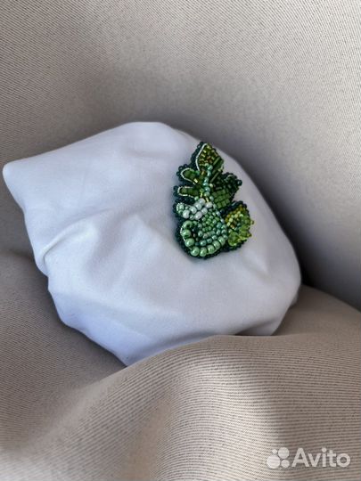 Брошь из бисера «Листик»