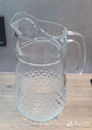 Кувшин,графин для напитков. Тарелки,посуда