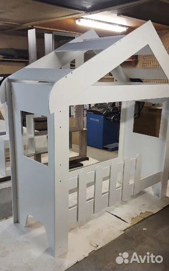 Детская кровать домик