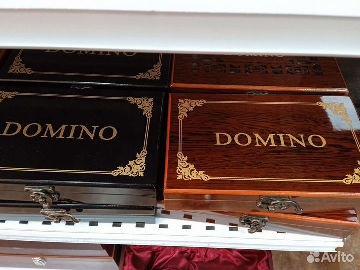 Домино в деревянном коробе.Новые