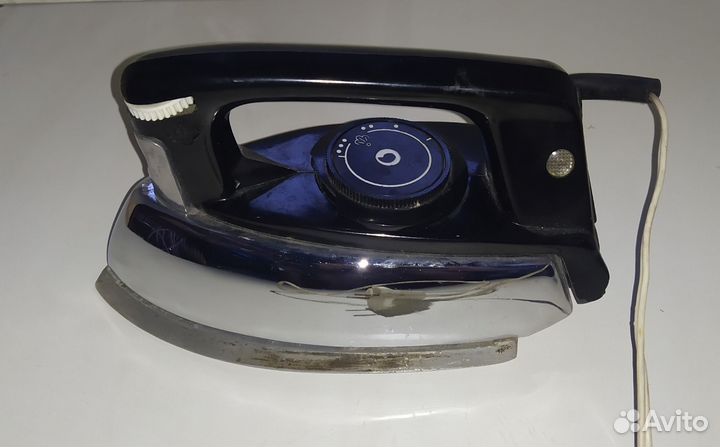 Утюг с терморегулятором и пароувлажнителем (СССР)