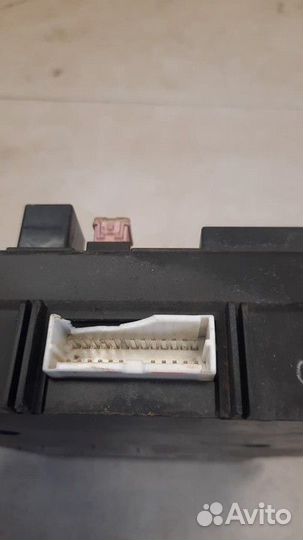 Блок предохранителей салонный Mitsubishi Lancer