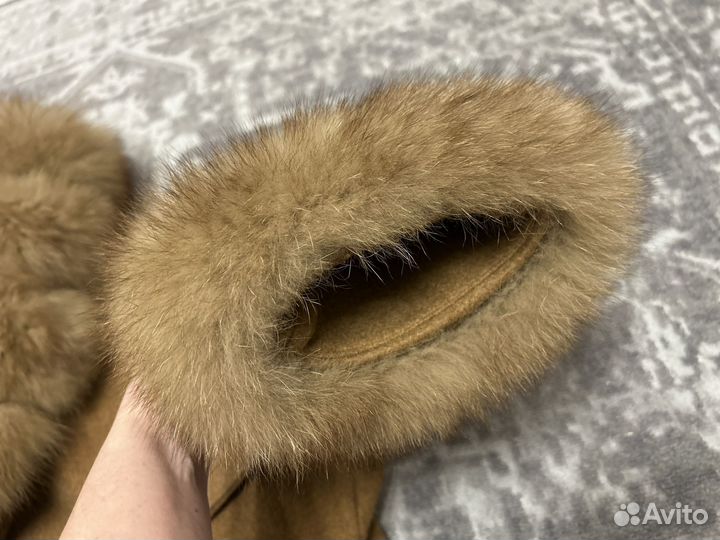 Пальто с отделкой меха из песца
