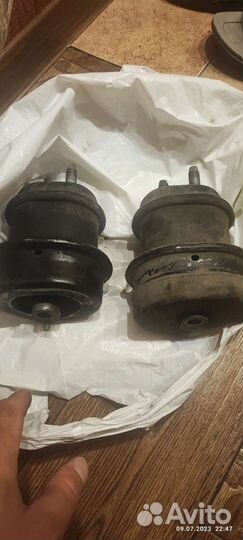 Подушка двигателя