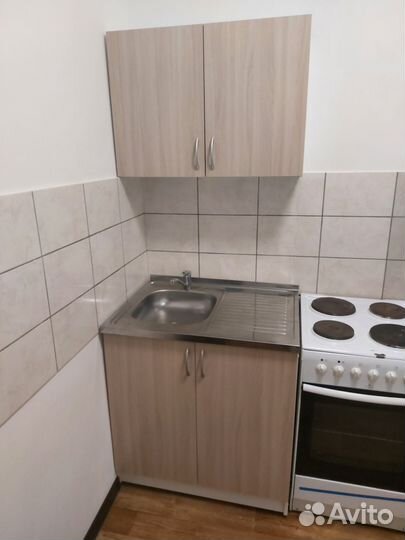 Кухня б/у с мойкой и смесителем