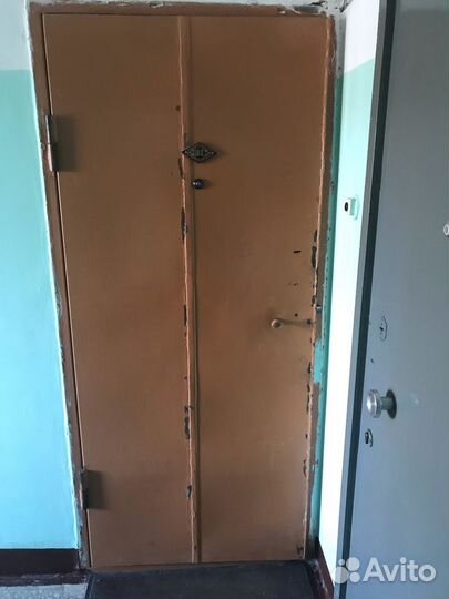 Дверь входная металлическая и деревянная