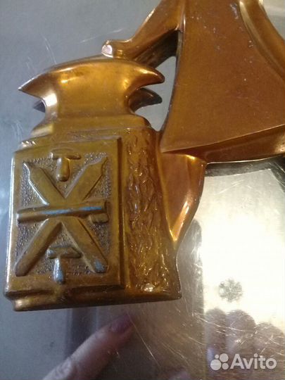 Кузнец с молотом