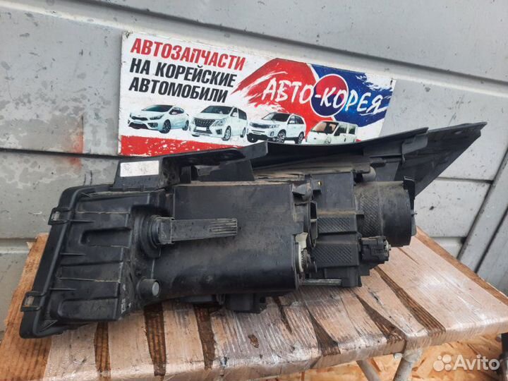 Фара передняя правая Kia Carnival 2014-2020