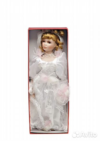 Кукла фарфоровая