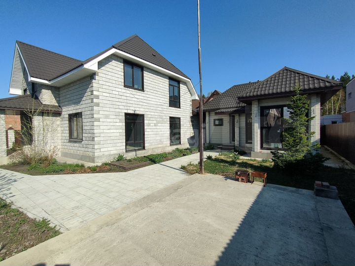 Коттедж 299 м² на участке 6 сот.