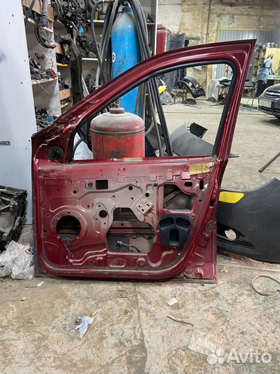 Дверь передняя правая Renault Logan