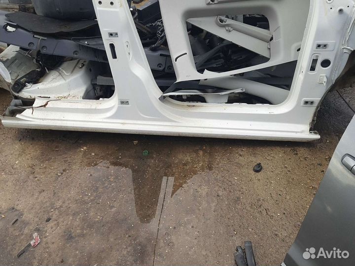 Порог правый Volkswagen Polo 5