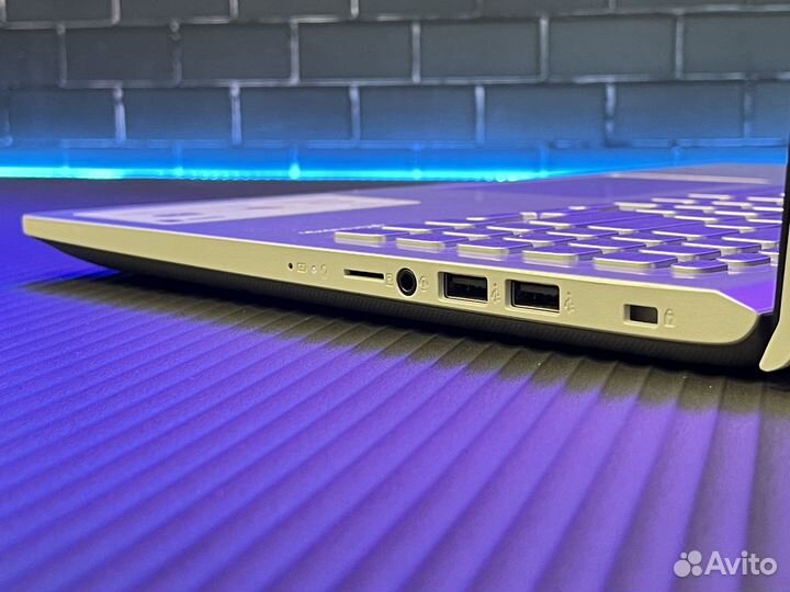 Ноутбук Asus i5/8GB/512SSD/MX330