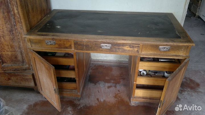 Стол и шкаф советских времен