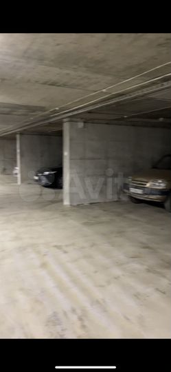 Машиноместо, > 30 м²