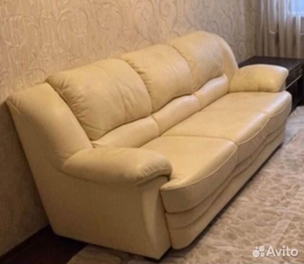 Кожаный диван