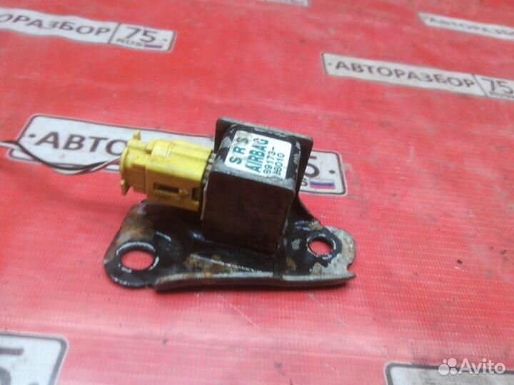 Датчик airbag Toyota Town Ace Noah SR50G 3SFE