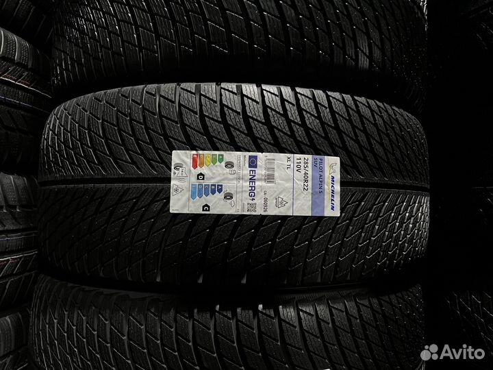 Michelin Pilot Alpin 5 SUV 325/35 R22 и 285/40 R22 111W