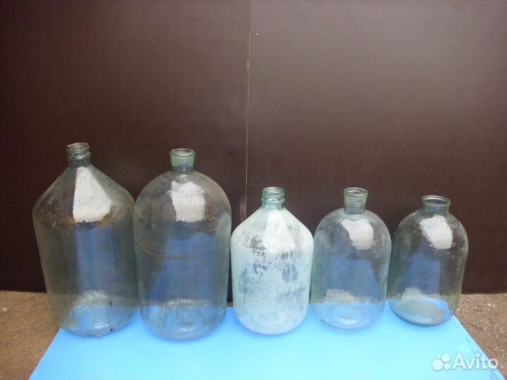 Продаю бутыли на 20,10 литров