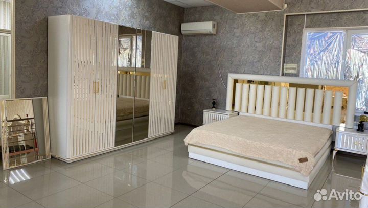 Спальный гарнитур