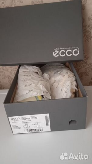 Кроссовки женские