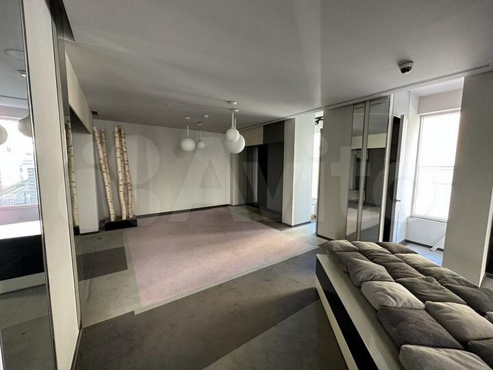 Помещение с панорамным остеклением, 185 м²