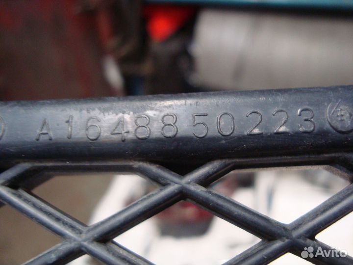 Решетка переднего бампера центральная W164 A164885